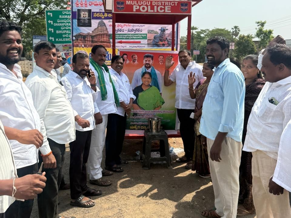 CM, మంత్రి చిత్రపటాలకు పాలాభిషేకం