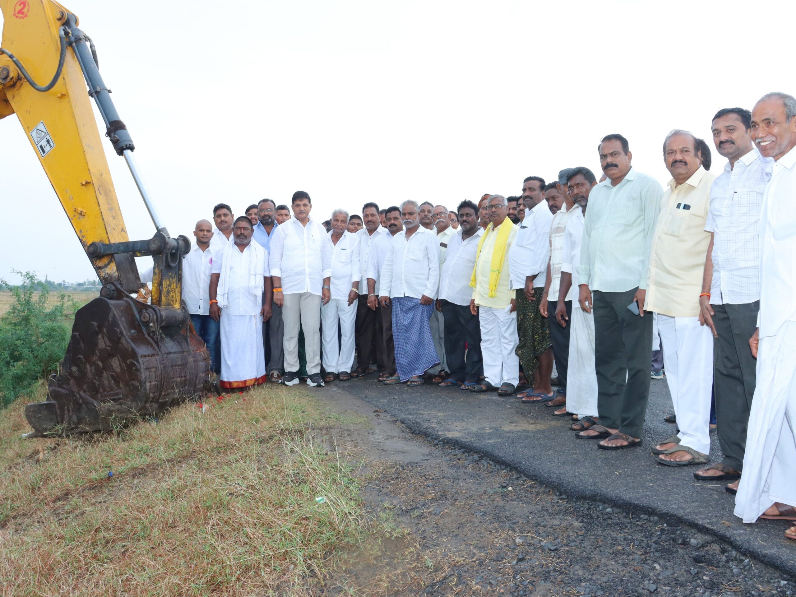 కాలువ పూడికతీత పనుల ప్రారంభం