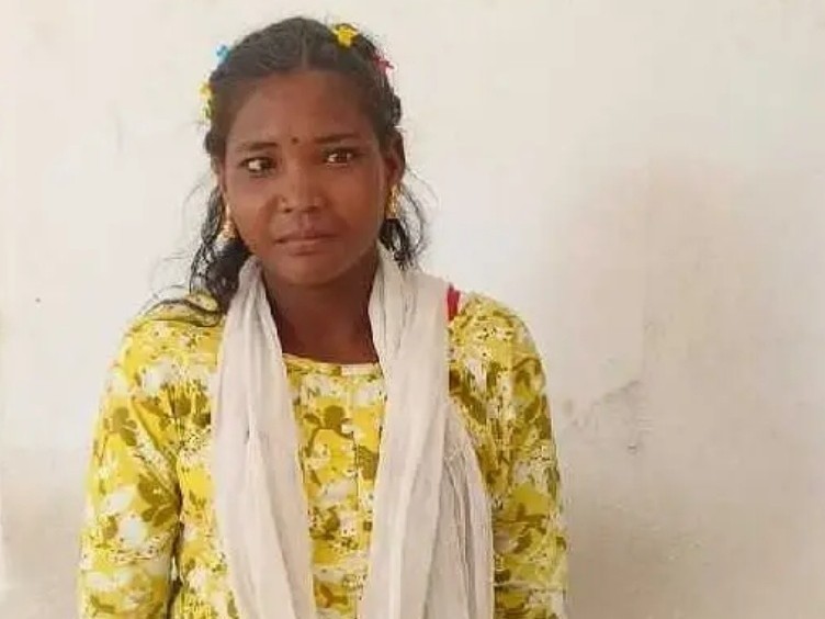 ఏటూరునాగారంలో గుర్తు తెలియని యువతి