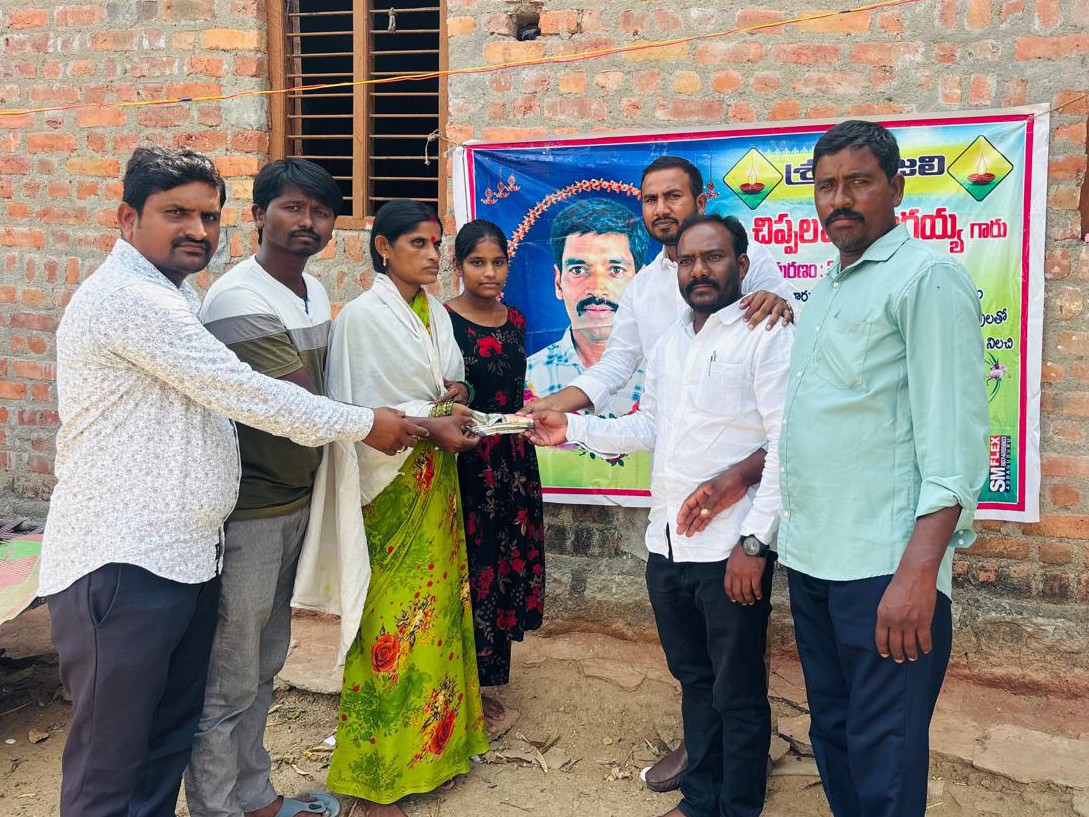 స్నేహితురాలికి అండగా నిలిచిన క్లాస్‌మేట్స్