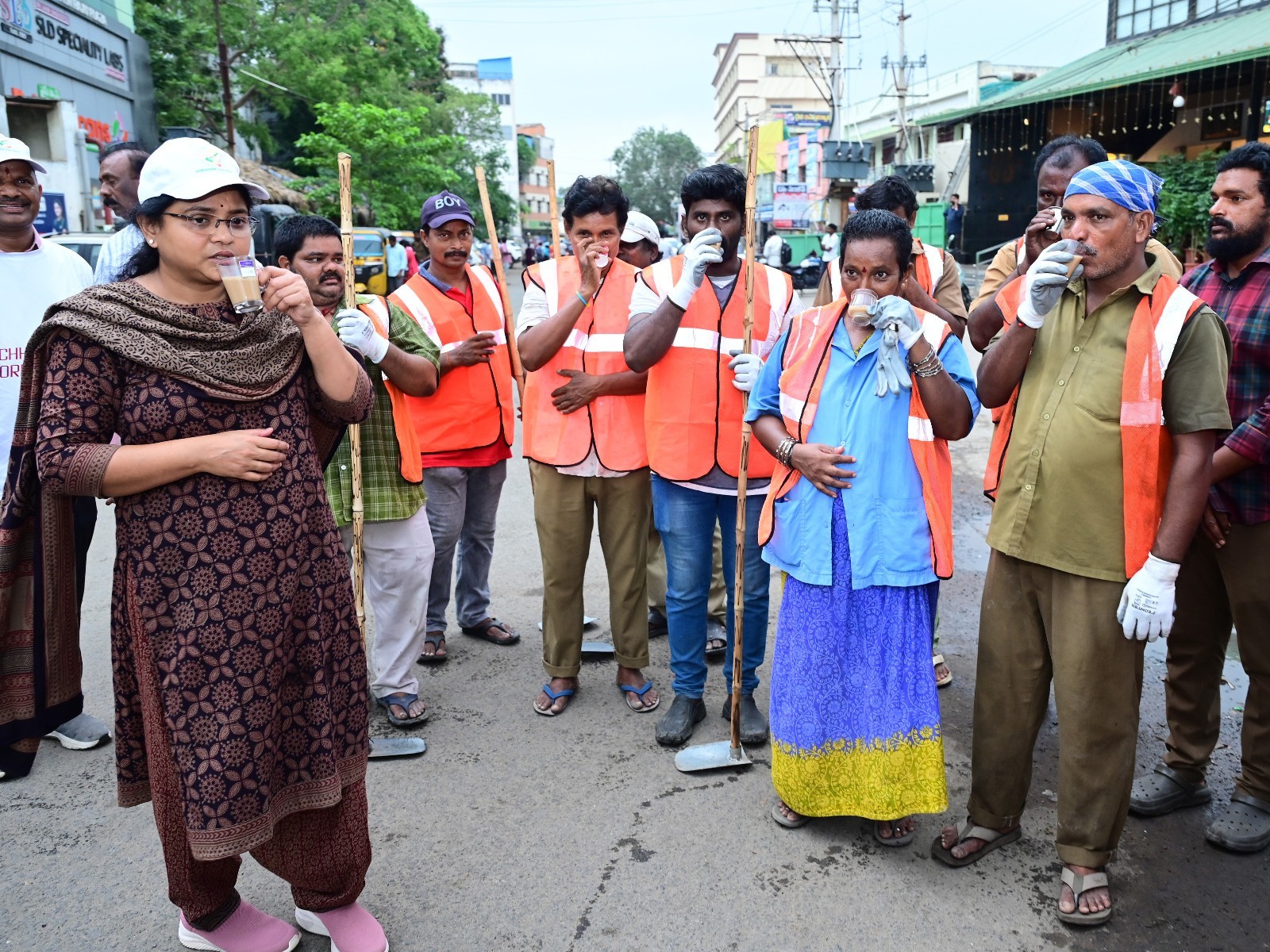 ‘క్లీన్ స్వీప్’ కార్యక్రమంలో పాల్గొన్న కలెక్టర్