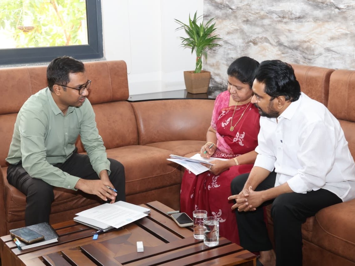 సత్తుపల్లి సమస్యలపై కలెక్టర్‌ను కలిసిన ఎమ్మెల్యే