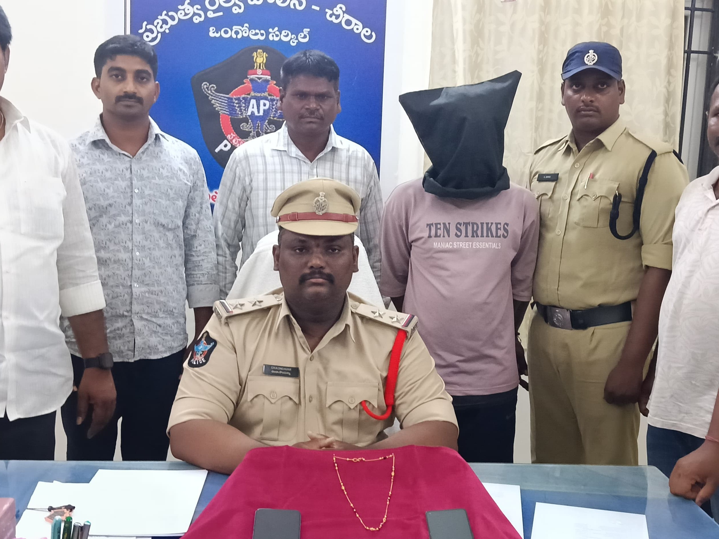 రైలు చోరీ కేసును చేదించిన పోలీసులు