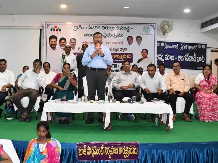 మహిళలు అన్ని రంగాల్లో రాణించాలి: కలెక్టర్ రాజర్షి షా