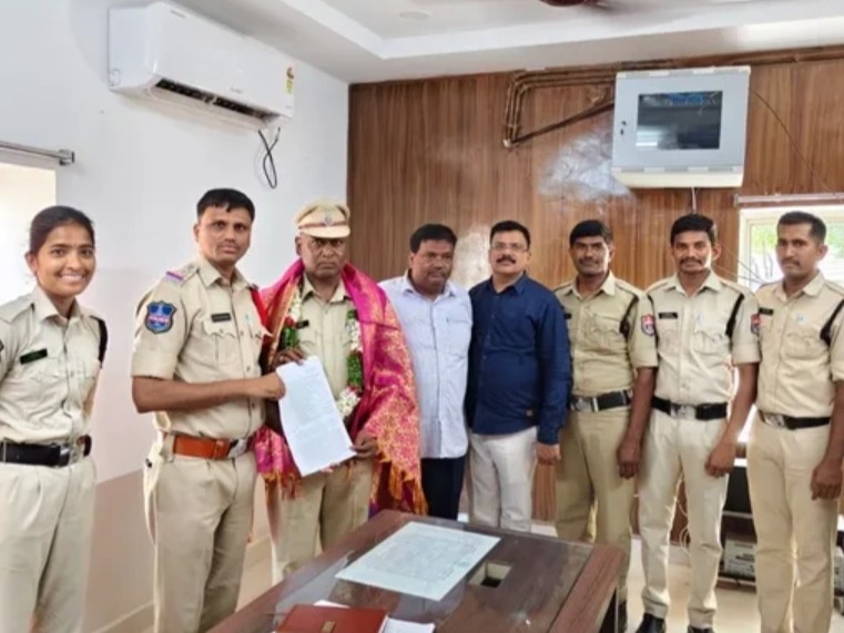 ఏఎస్సై మల్లేశంకి ఘనంగా సన్మానం