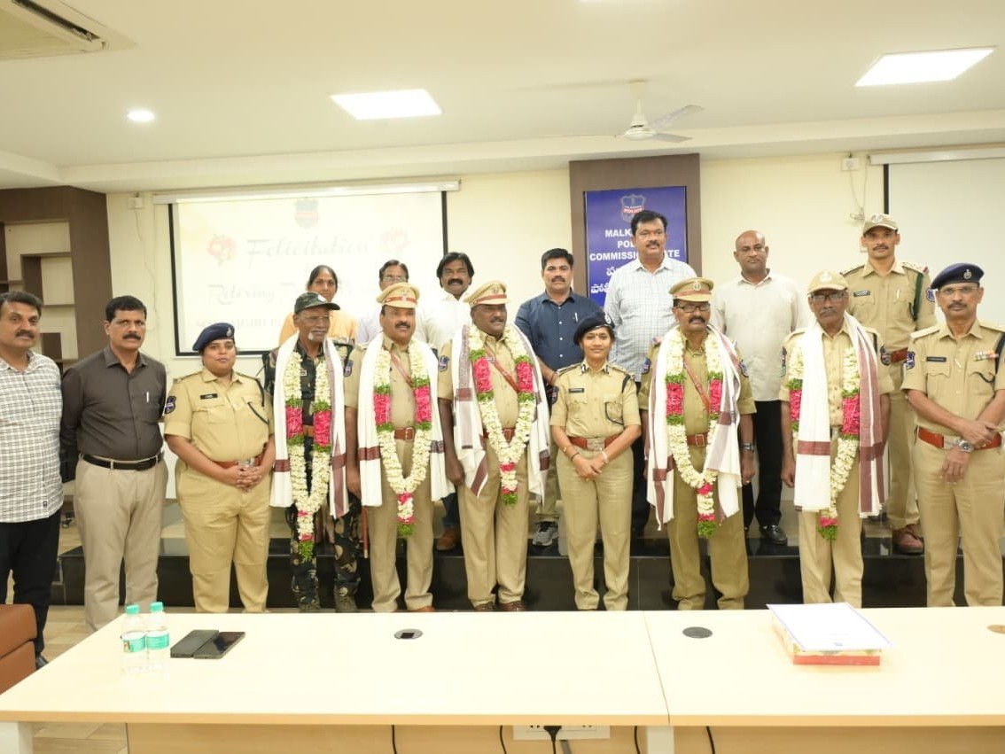 పదవీ విరమణ పొందిన పోలీసు అధికారులకు ఘన సన్మానం