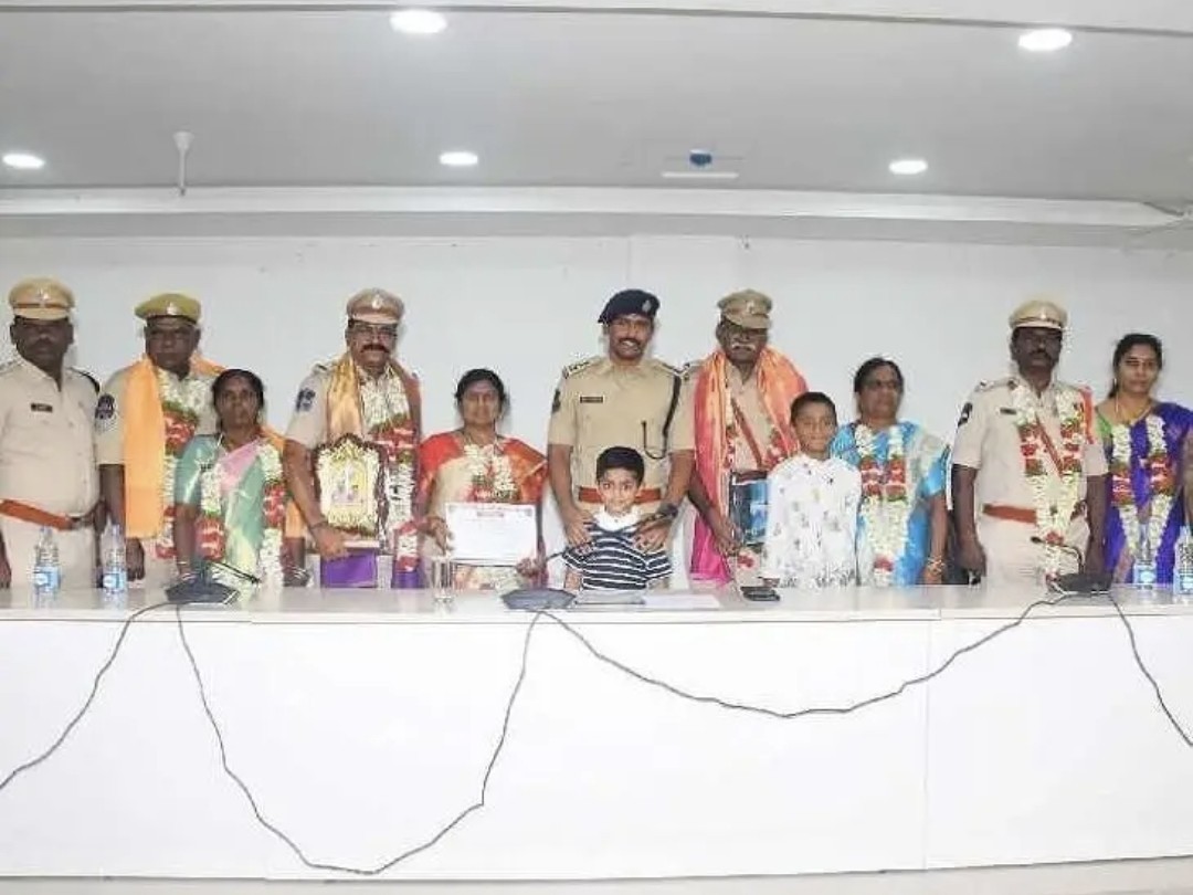 విశ్రాంత అధికారుల సేవలు ప్రశంసనీయం: ఎస్పీ సంకీర్త్