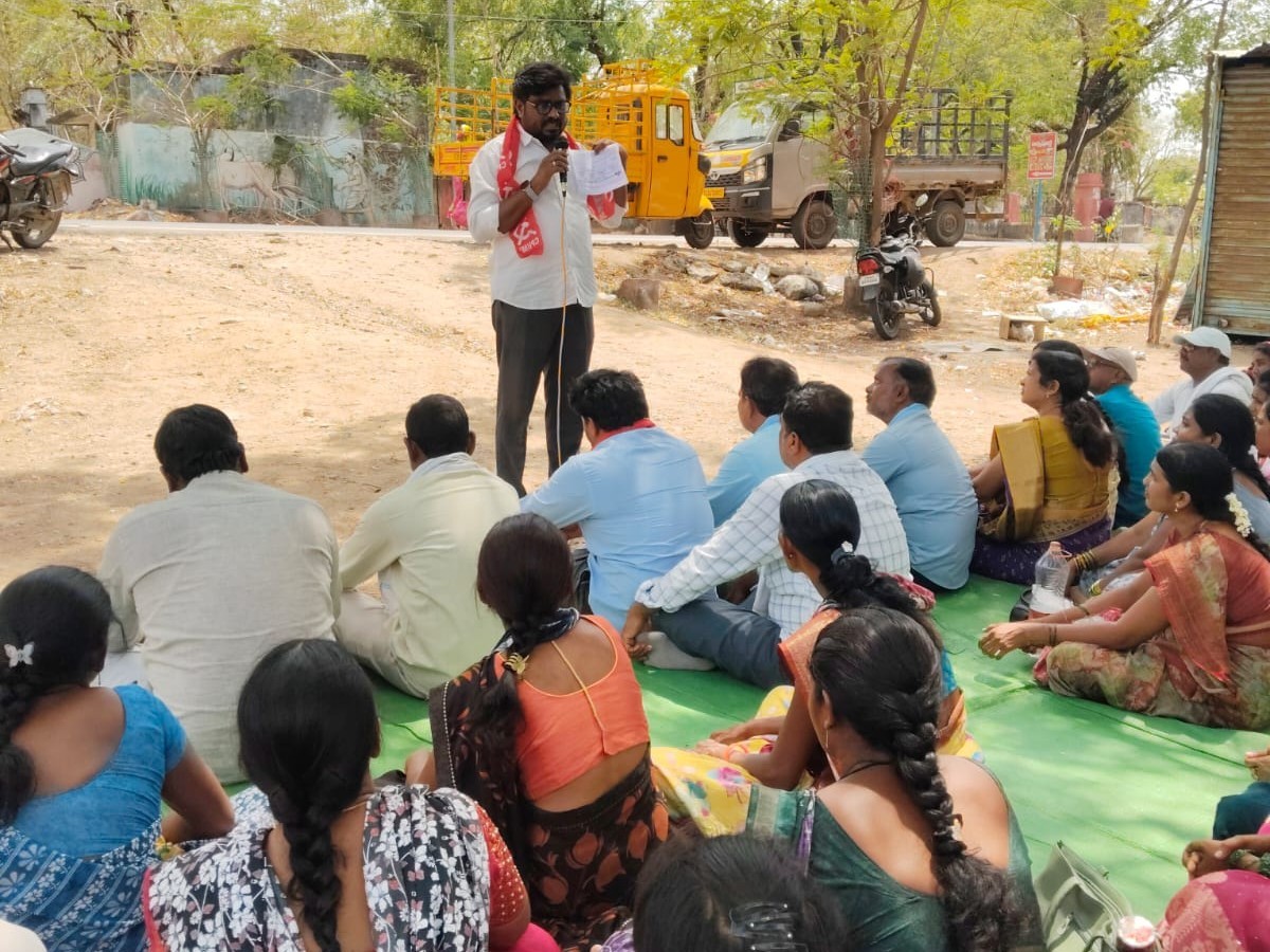 VOAలకు ప్రభుత్వం ఇచ్చిన హామీని నెరవేర్చాలి: మల్లేష్