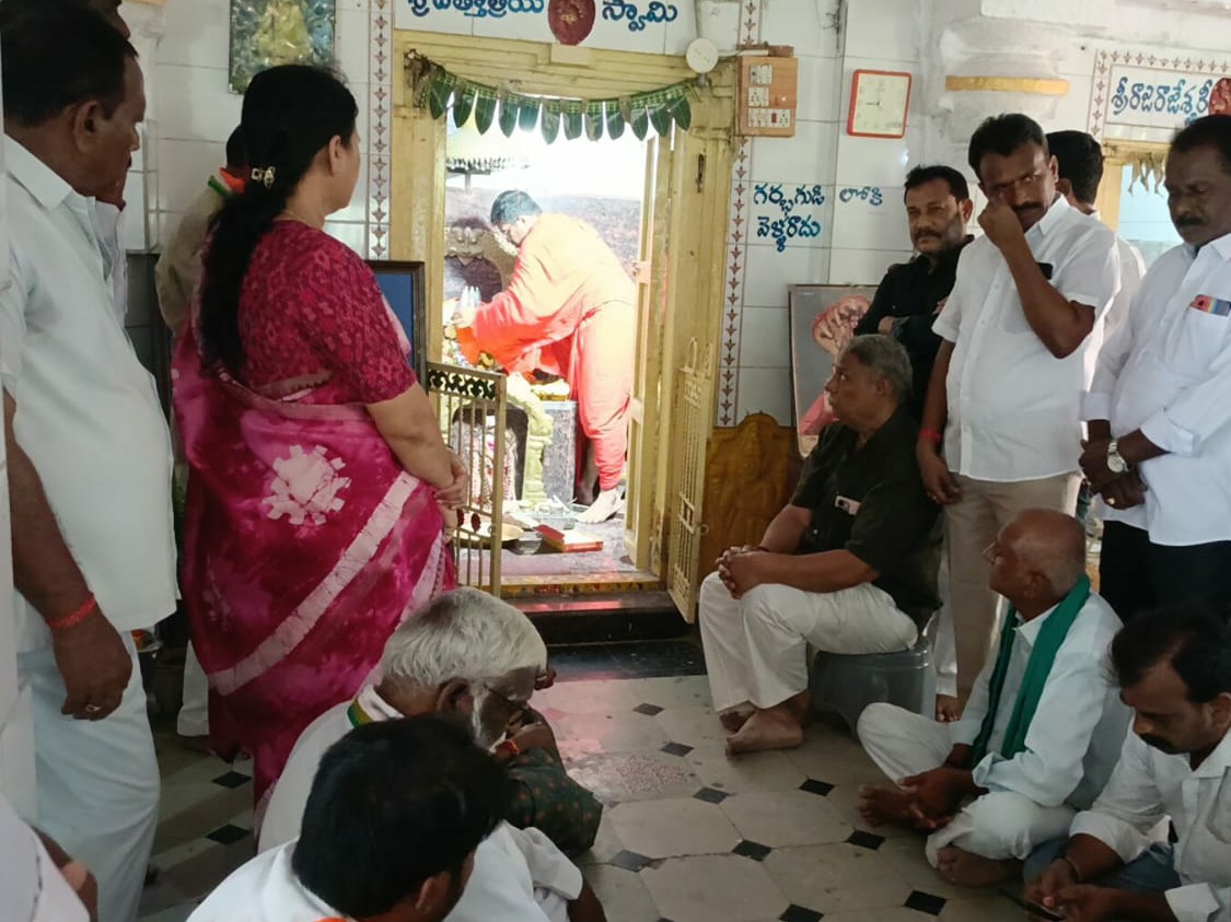 మంత్రి శ్రీధర్ బాబు జన్మదినం సందర్భంగా ప్రత్యేక పూజలు