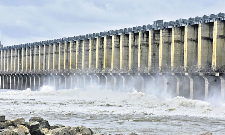 జూరాల ప్రాజెక్టుకు స్వల్ప వరద
