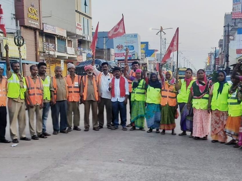 ‘మున్సిపల్ కార్మికులకు కనీసం వేతనాలు ఇవ్వాలి’
