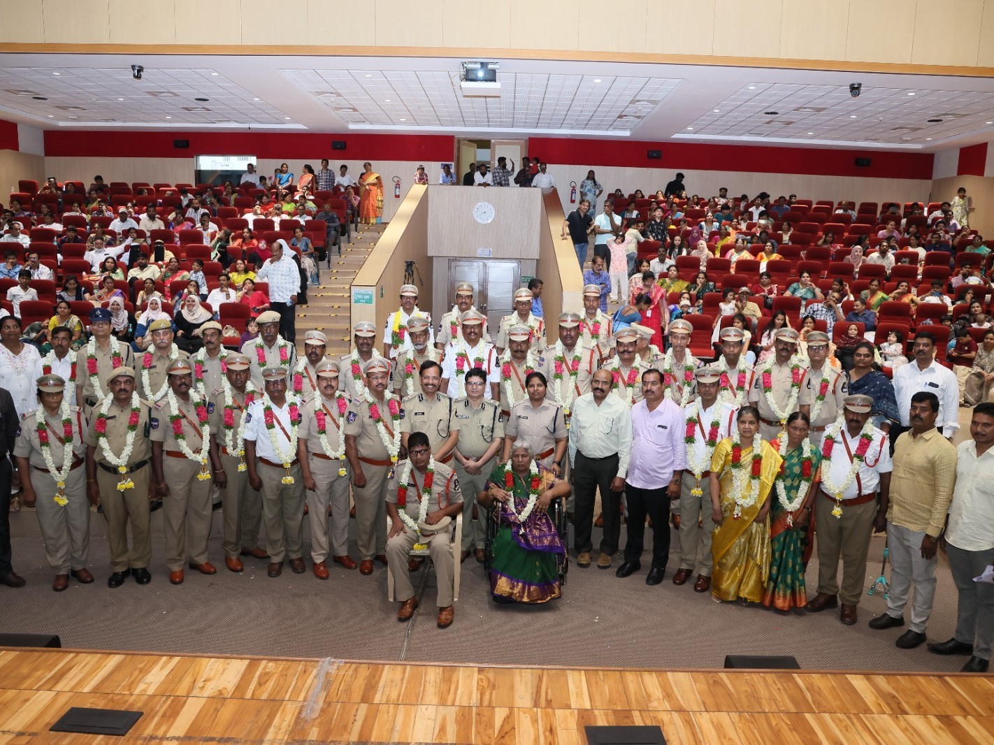 పదవీ విరమణ పొందిన 37 మంది పోలీసులకు ఘన వీడ్కోలు