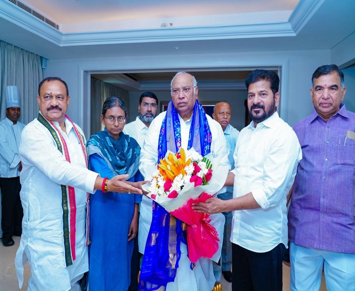 ఖర్గేను కలిసిన రేవంత్ రెడ్డి