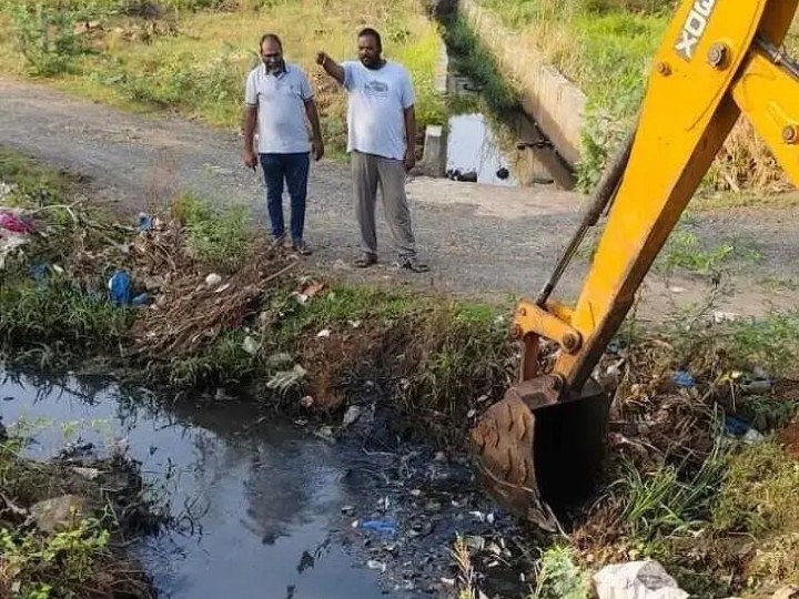 పూడికతీత పనులు పర్యవేక్షించిన మున్సిపల్ వైస్ ఛైర్మన్