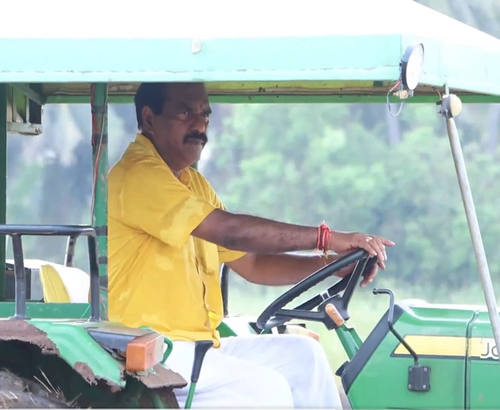 వ్యవసాయ పనుల్లో పాల్గొనడం ఇష్టం: మంత్రి