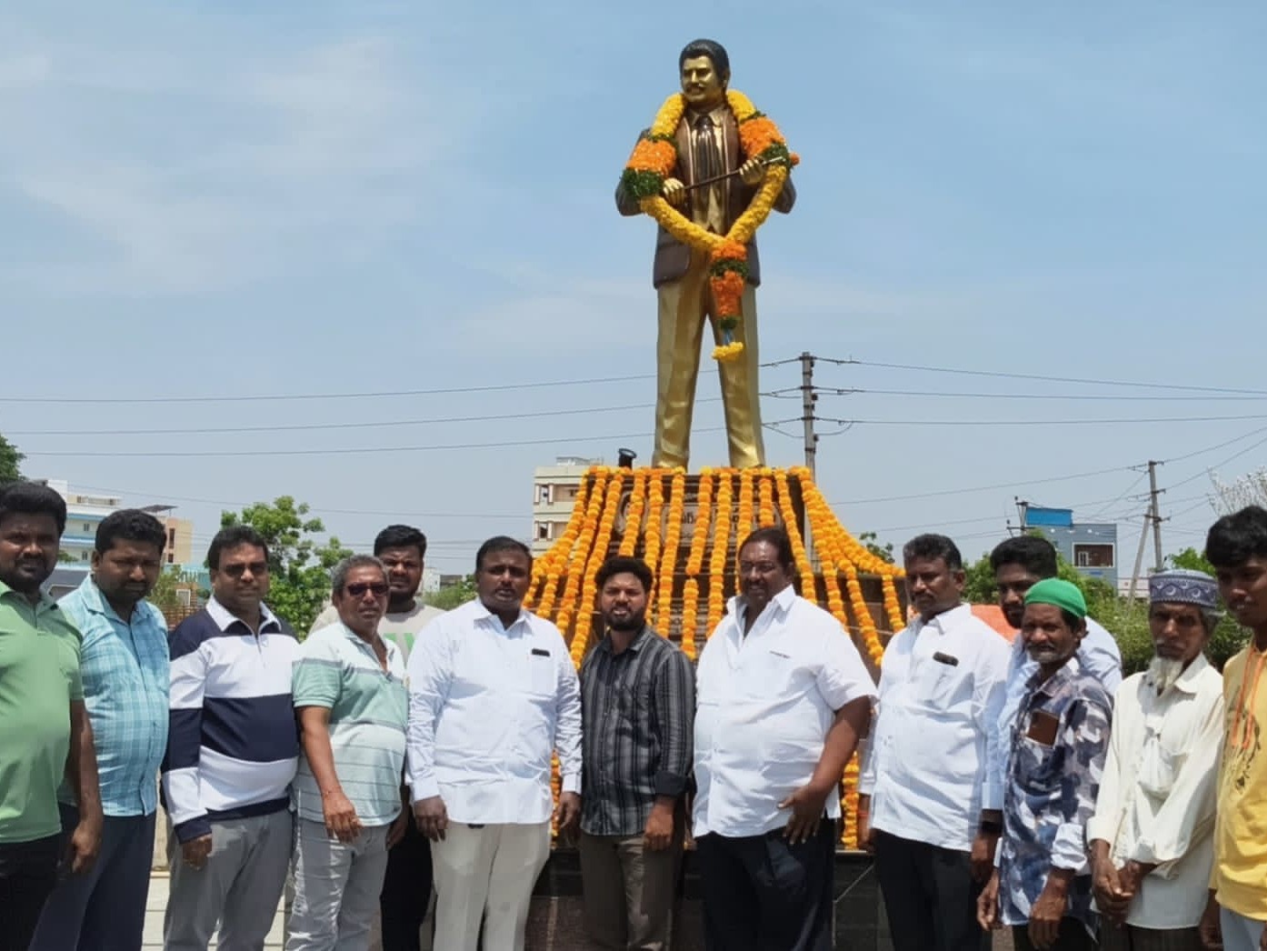 తెనాలిలో సూపర్ స్టార్ కృష్ణ‌కు అభిమానుల నివాళి