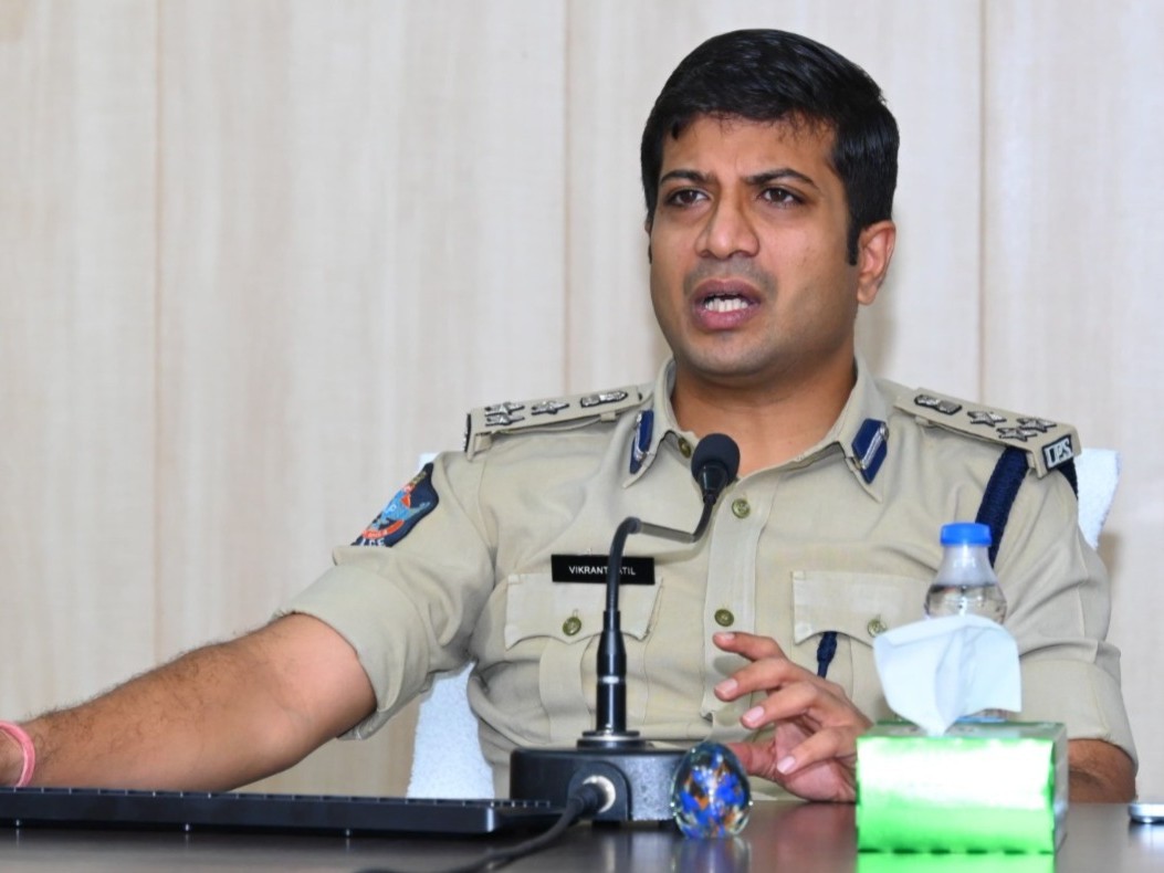 డిజిటల్ అరెస్ట్ కాల్స్ పట్ల అప్రమత్తంగా ఉండాలి: ఎస్పీ