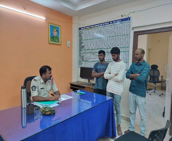 వాహన తనిఖీలు చేసిన పోలీసులు