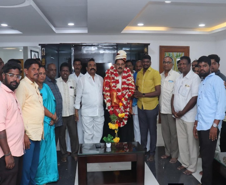 మాజీ మంత్రి పల్లె రఘునాథ్‌రెడ్డికి సన్మానం