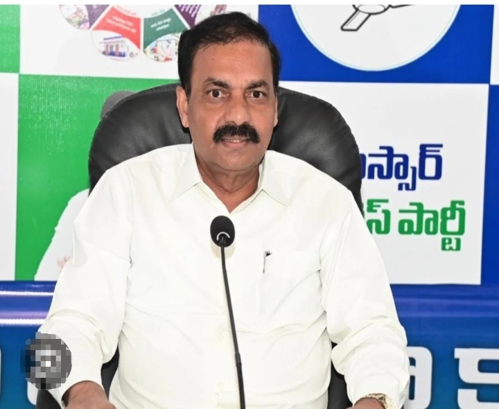 రైతులను అడ్డుపెట్టి సోమిరెడ్డి దోపిడీ: కాకాణి