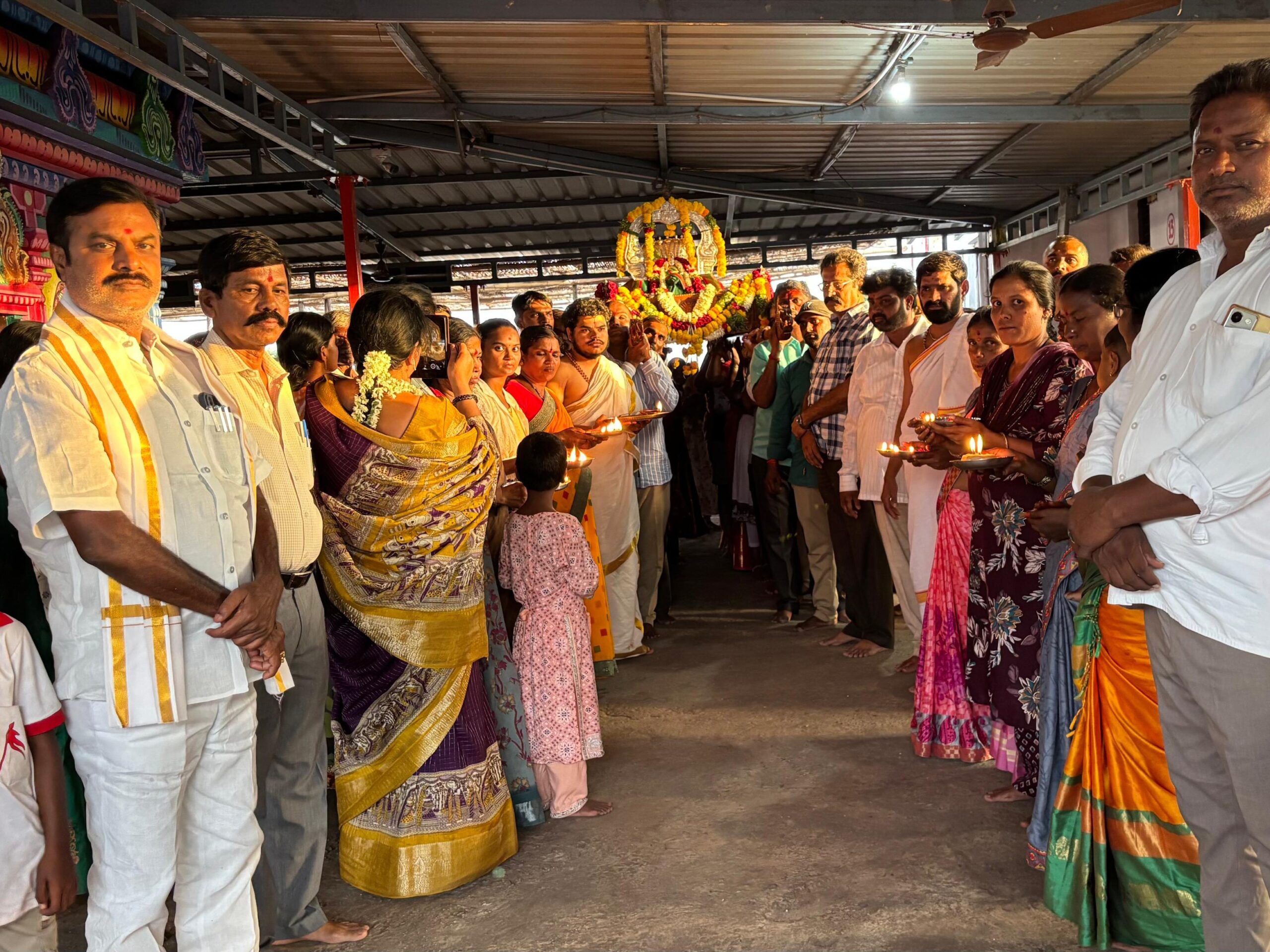 జమ్ములమ్మ ఆలయంలో పల్లకి సేవ
