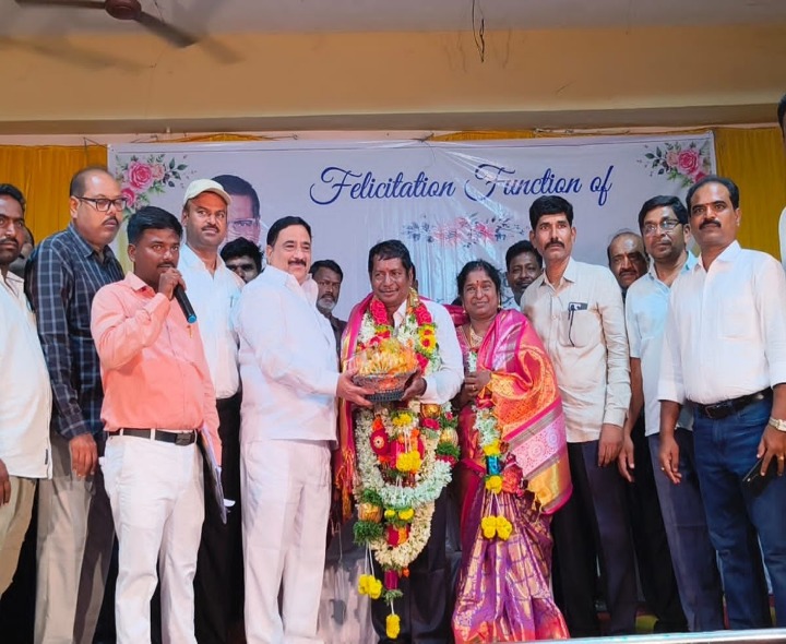 రాయదుర్గం ఎంఈవో-2 సేవలను అభినందించిన ఎమ్మెల్యే