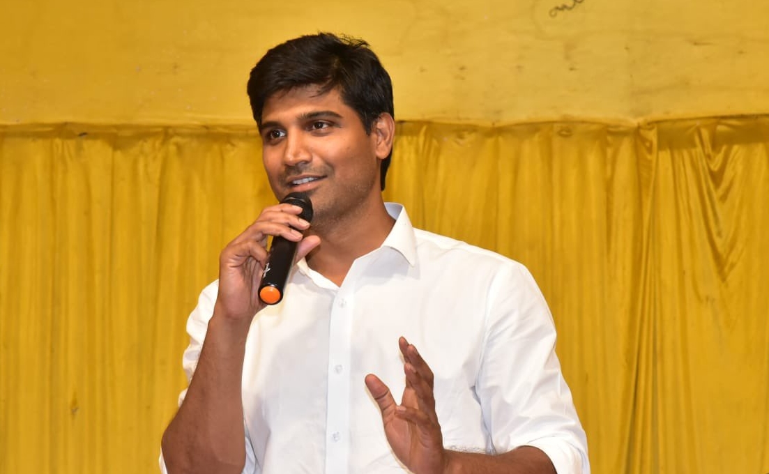 అమాయకుల నుంచి భూములు లాక్కున్నారు: ఎపీ లావు