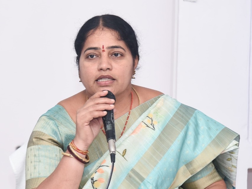 పింఛన్ల పంపిణీకి రూ.100 కోట్లు