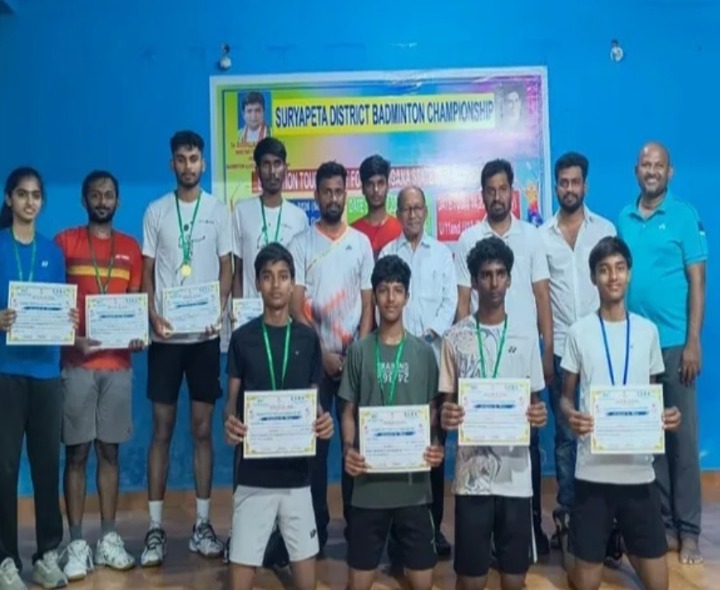 ముగిసిన జిల్లా స్థాయి బ్యాడ్మింటన్ పోటీలు
