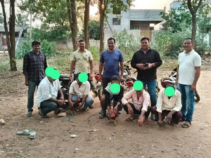 కోడిపందేల శిబిరంపై దాడి.. ఐదుగురి అరెస్ట్