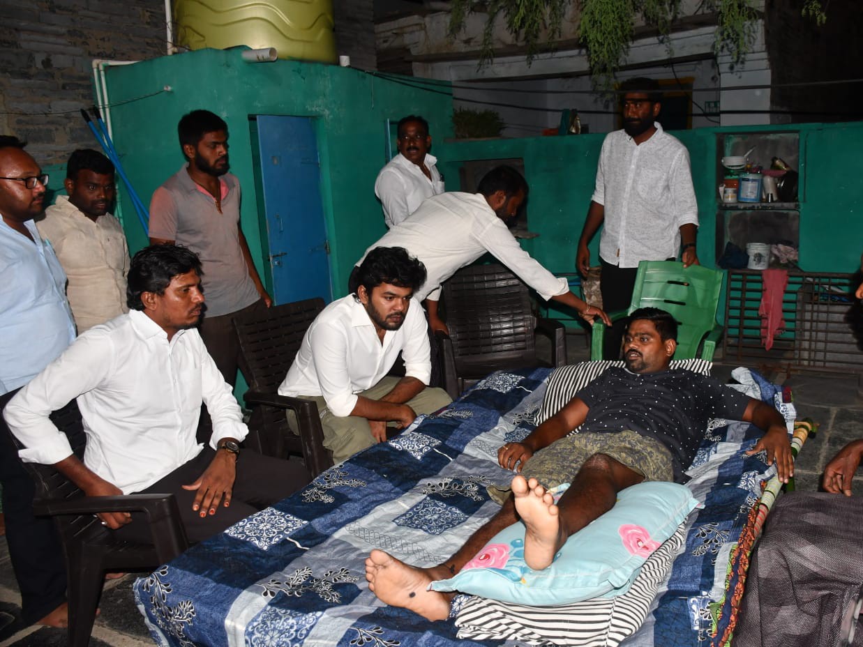 అనారోగ్య కార్యకర్తలకు కాటసాని పరామర్శ