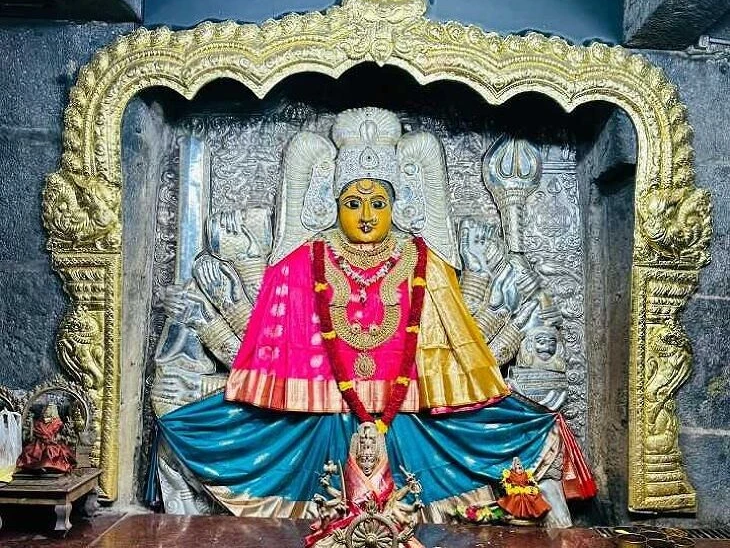 భద్రకాళి అమ్మవారికి ప్రత్యేక పూజలు