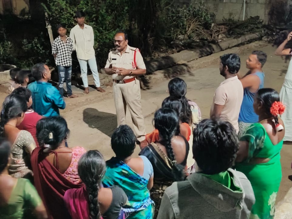కుప్పాలపల్లిలో పల్లె నిద్ర కార్యక్రమం