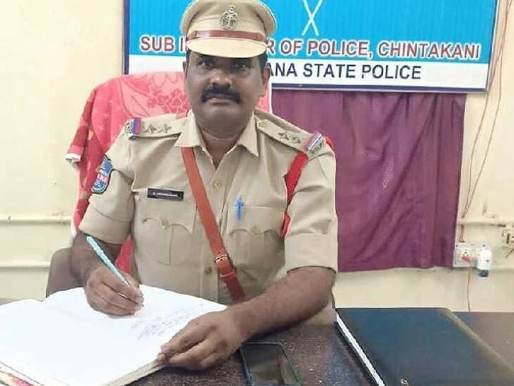 అక్రమ ఇసుక రవాణా చేస్తున్న రెండు ట్రాక్టర్లు సీజ్