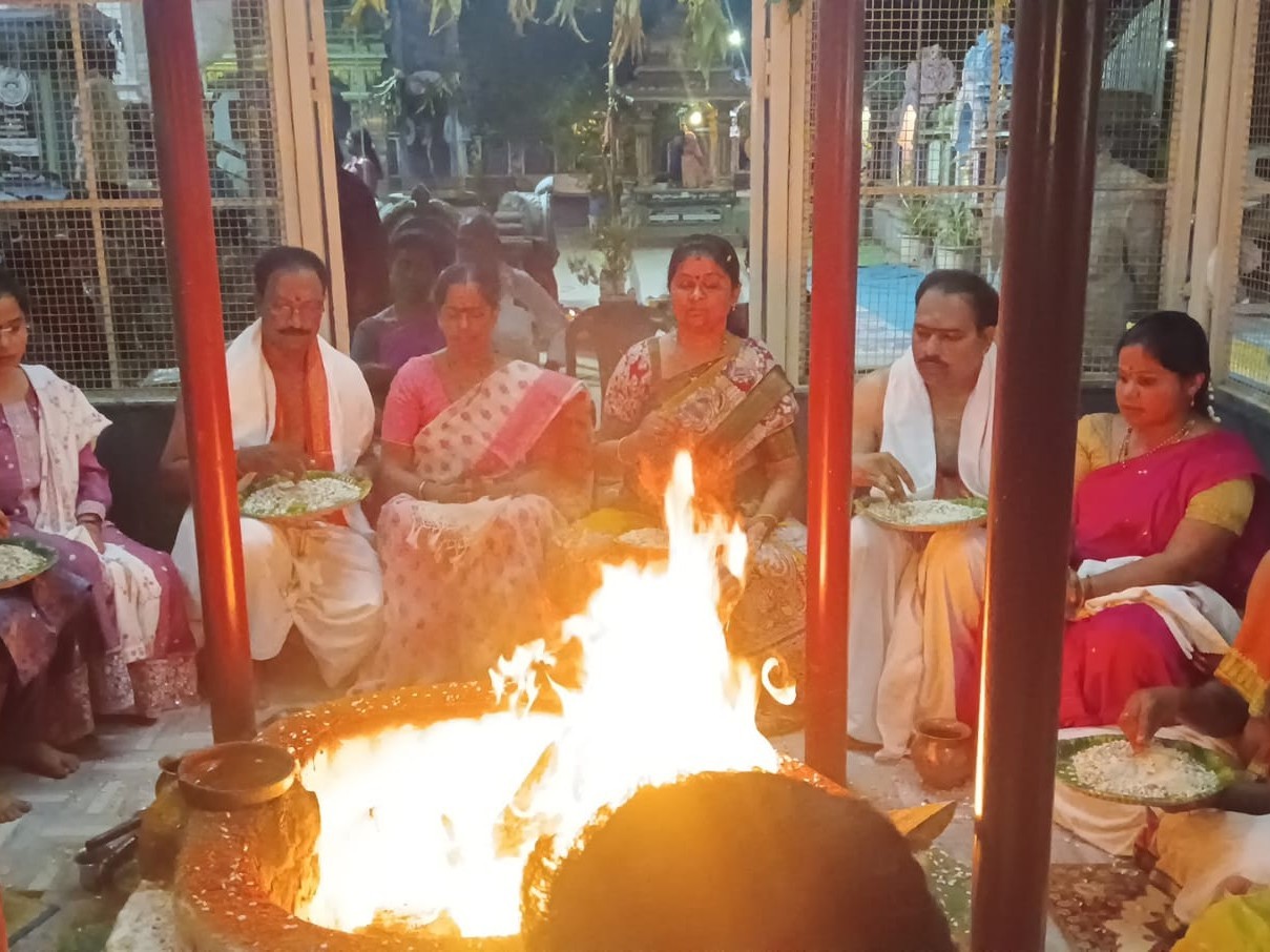 నూకాలమ్మ సన్నిధిలో ఘనంగా చండీ హోమం