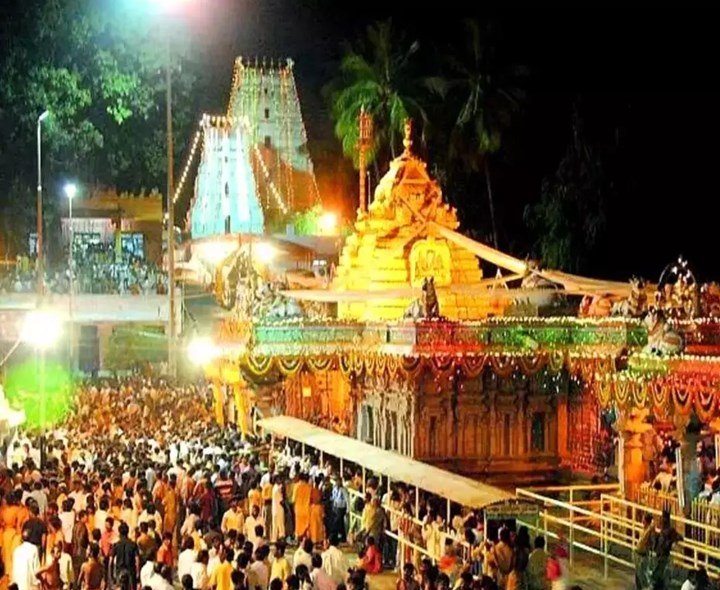 శ్రీశైలం మల్లన్న క్షేత్రానికి పోటెత్తిన భక్తులు