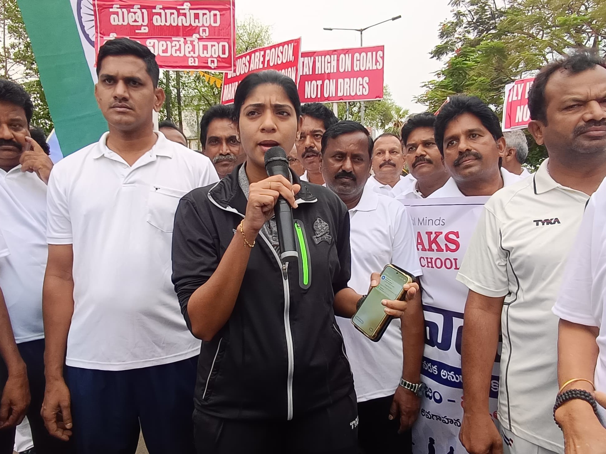 ‘డ్రగ్స్ నియంత్రణకు ప్రజల సహకరించాలి’