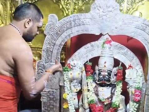 వీరభద్ర స్వామి ఆలయంలో ప్రత్యేక పూజలు