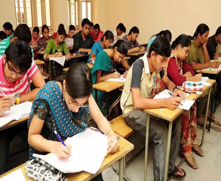 పరీక్షలంటే అప్పట్లో అలా.. ఇప్పుడు ఇలా!