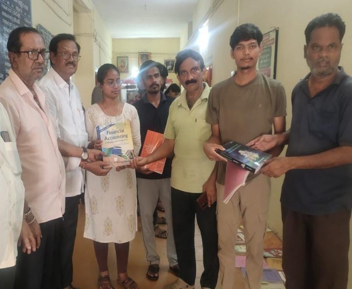 ‘పుస్తకాలను సద్వినియోగం చేసుకోవాలి’