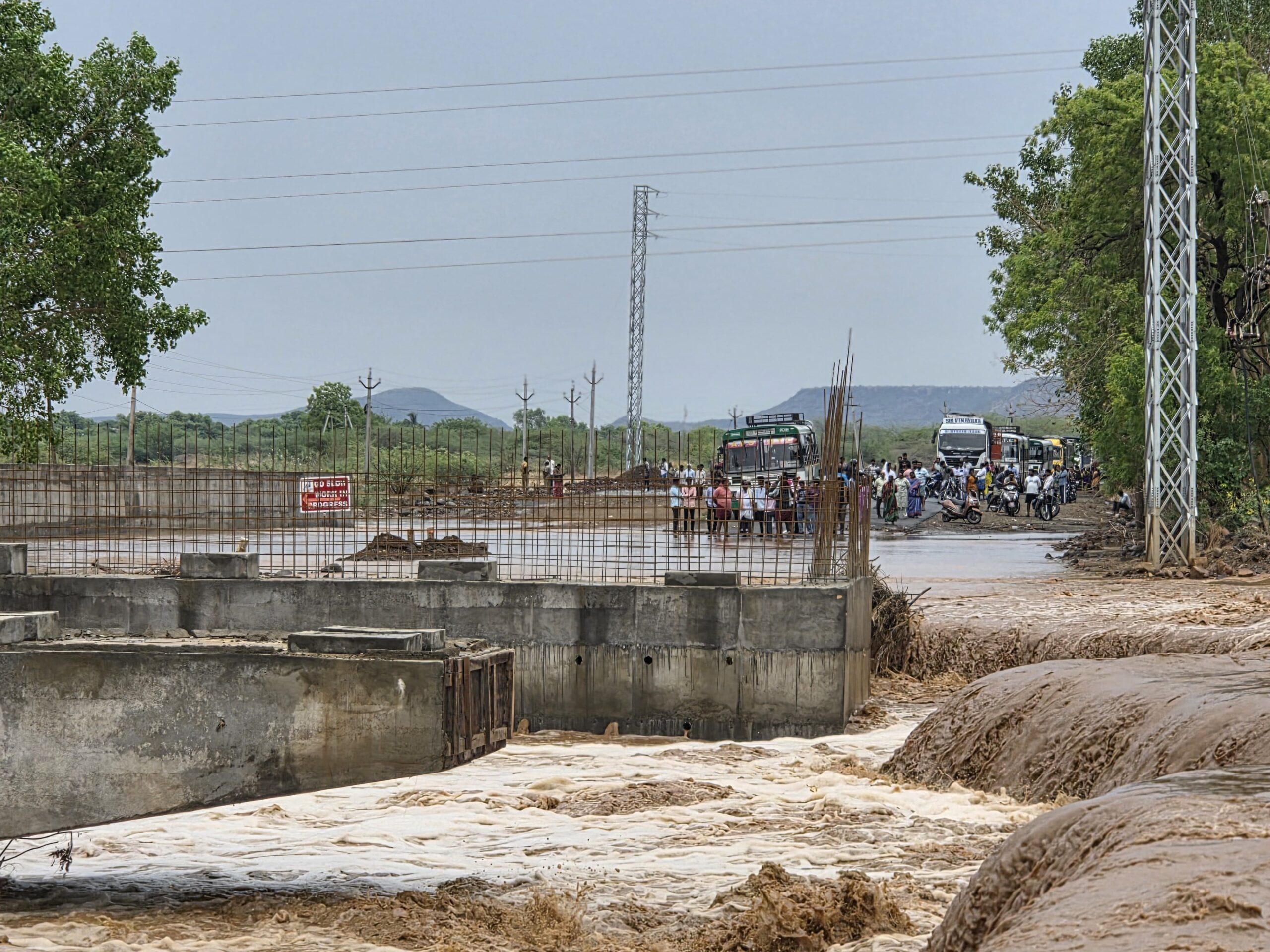 ముద్దనూరు– పులివెందుల రాకపోకలు నిలిపివేత