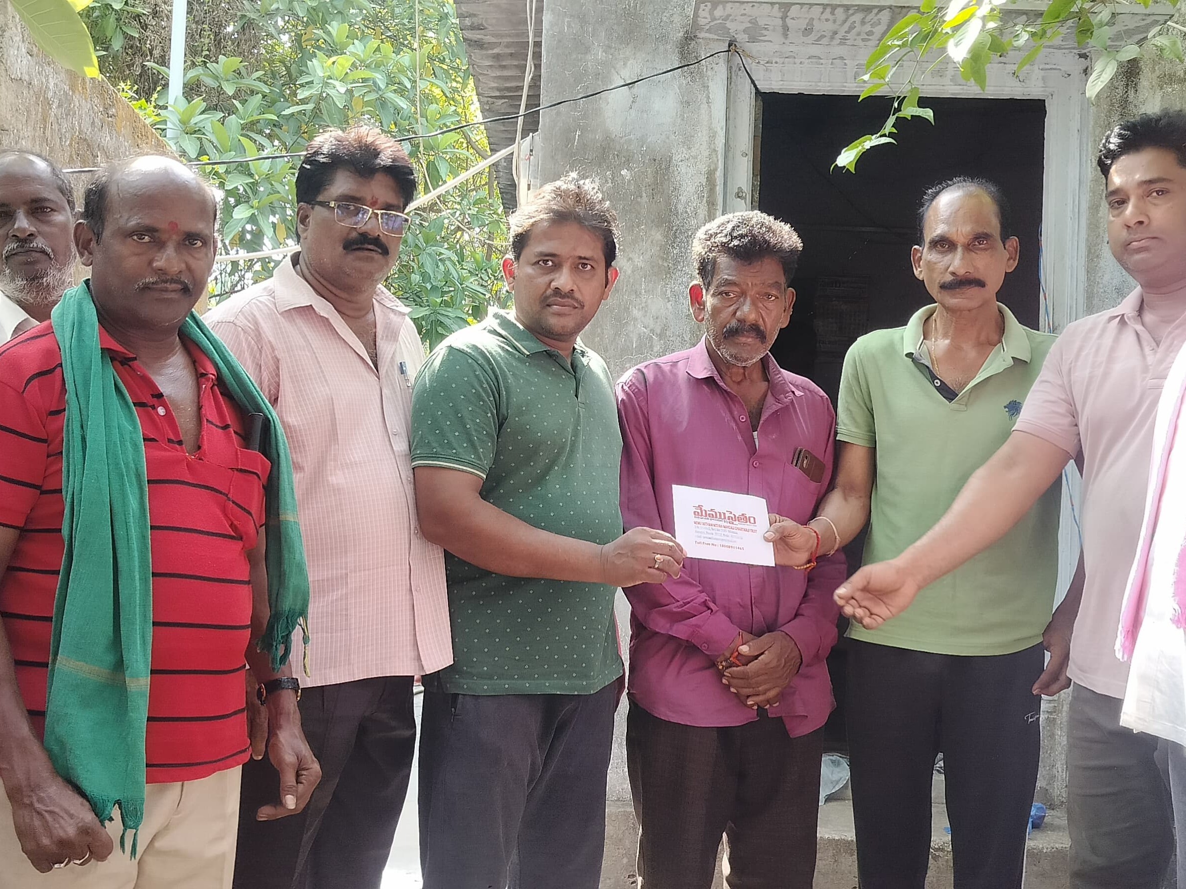 మానవత్వం చాటుకున్న మేము సైతం ట్రస్ట్ సభ్యులు