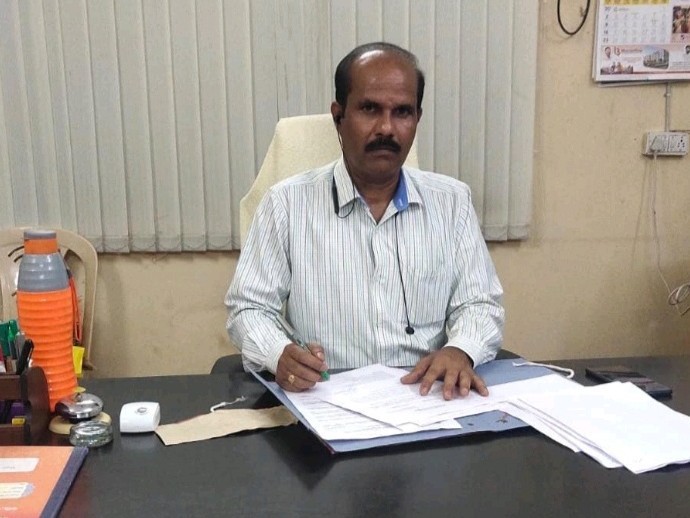 DEO యాదయ్య హైదరాబాద్‌కు బదిలీ
