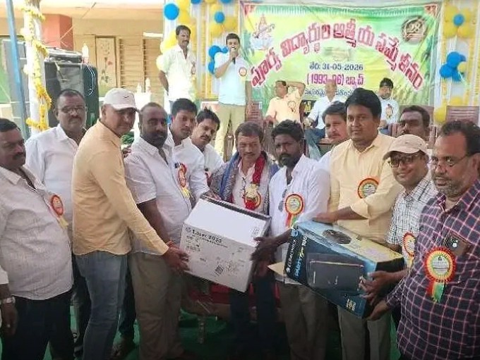 రంగాపురం జడ్పీ హైస్కూల్‌ పూర్వ విద్యార్థుల విరాళం