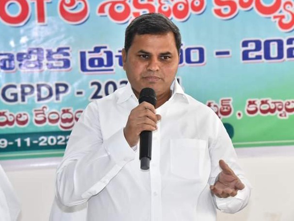 ఇద్దరు ఎంపీడీవోలకు స్థానాల కేటాయింపు: పాపిరెడ్డి