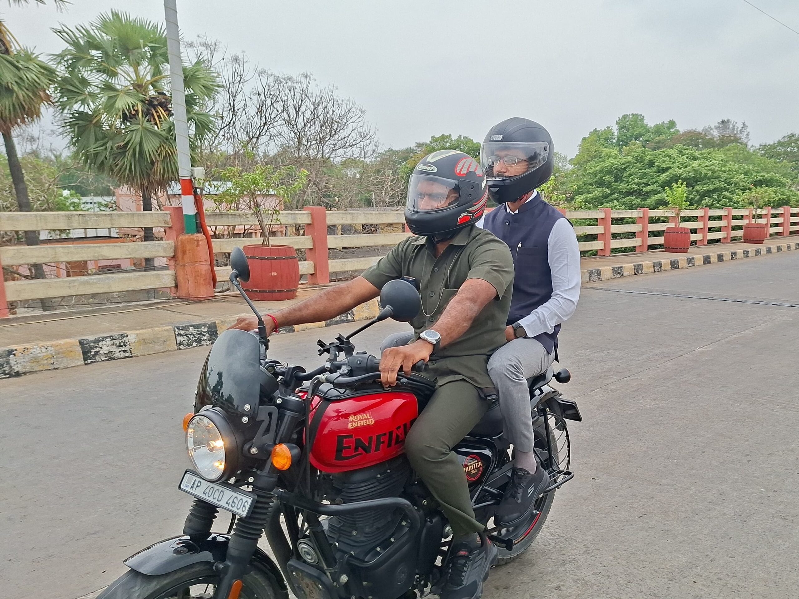బాపట్లలో హెల్మెట్ వాడకంపై కలెక్టర్ అవగాహన