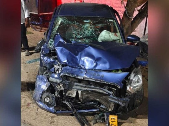 నగరంలో రోడ్డు ప్రమాదం.. రెండు కార్లు ధ్వంసం
