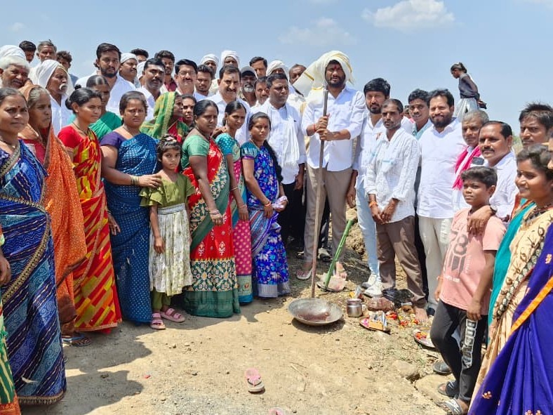 గ్రామ అభివృద్ధికి కలిసికట్టుగా పనిచేయాలి: MLA అనిల్ జాదవ్