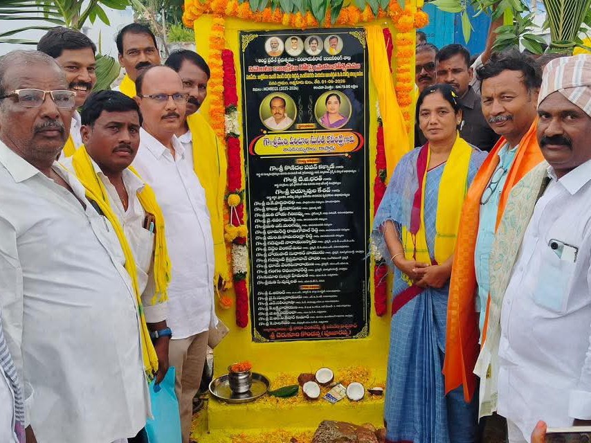 సీసీ రోడ్లను ప్రారంభించిన ఎమ్మెల్యే పరిటాల సునీత