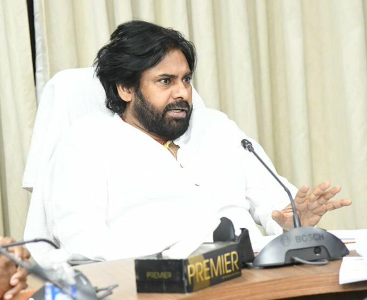 పంచాయతీ రాజ్ అధికారులతో పవన్ సమీక్ష